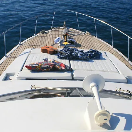 Botel Futura *